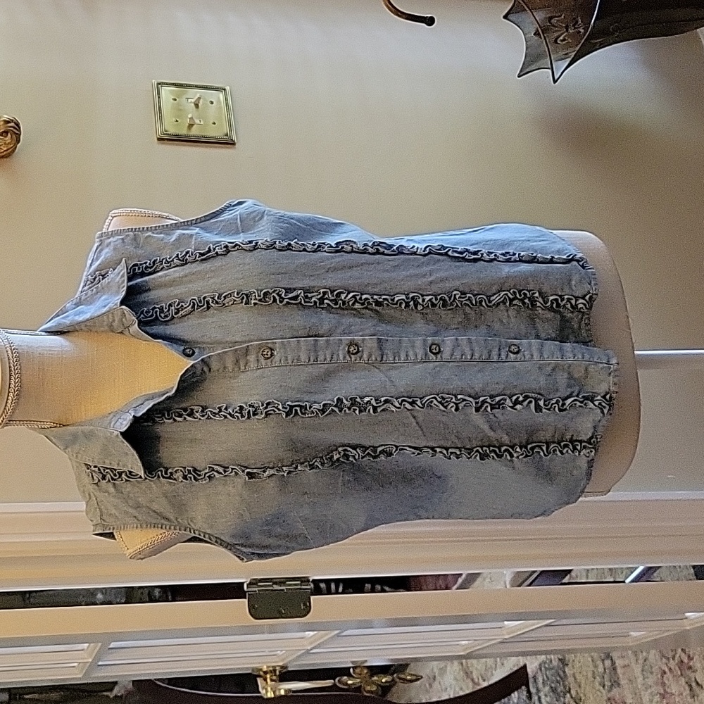 Relativity blue chambray sleeveless ruffled top collar 100% cotton Medium EUC…